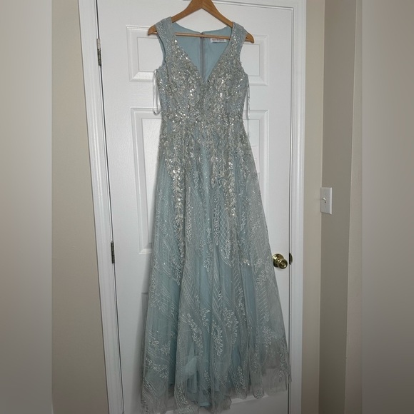 MAC DUGGAL embroidered floral sleeveless A-line gown NWT - Picture 6 of 13